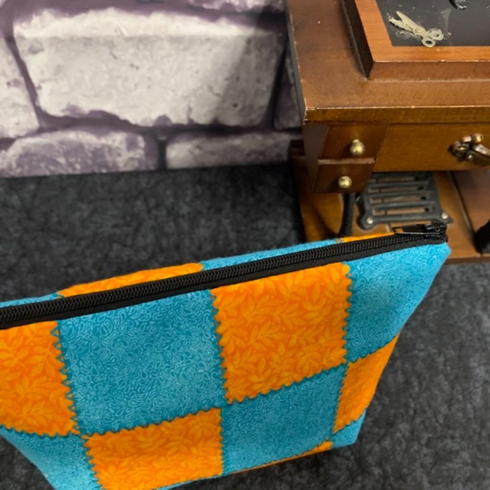 Handmade Quilted Cosmetic Bag - Picture 3 of 9